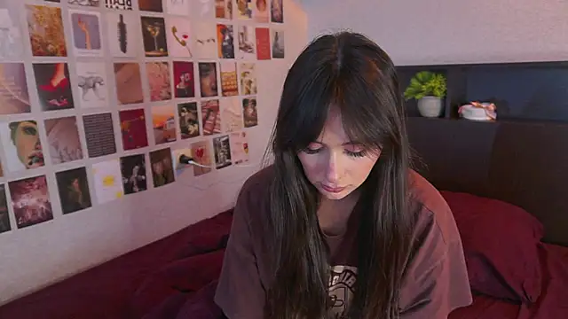 itssophiie online show from September 2025 12:04:02 PM
