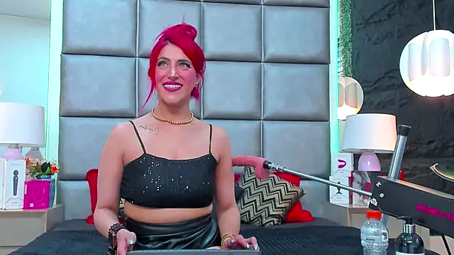 Snapshot of AllissaBrowm chatting on November 2025 05:38:02 PM AllissaBrowm online show from November 2025 05:38:02 PM