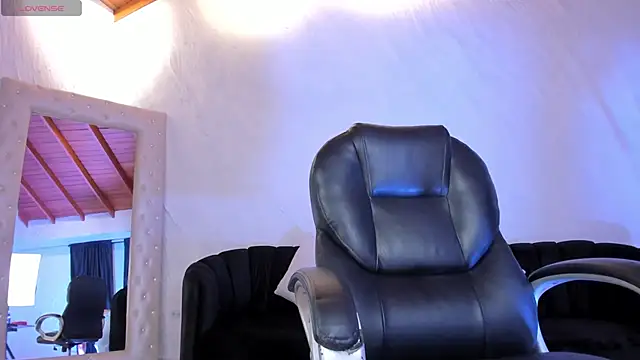 Snapshot of SophieBarnett chatting on June 2026 10:04:01 PM SophieBarnett online show from June 2026 10:04:01 PM