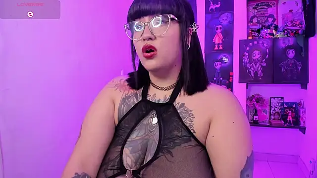  Ali Brinck  online show from October 2025 02:01:01 AM