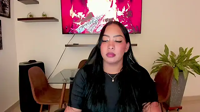 brunetenikole02 online show from September 2025 01:27:02 AM