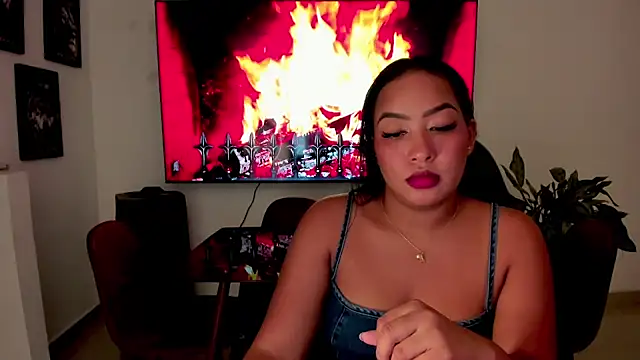 brunetenikole02 online show from October 2025 02:13:01 AM