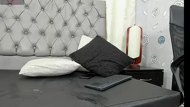 luna evaa online show from October 2025 01:56:02 PM