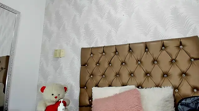 luna evaa online show from September 2025 01:54:01 PM