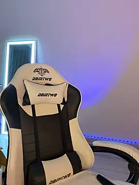 julia fly online show from March 2026 09:42:02 AM