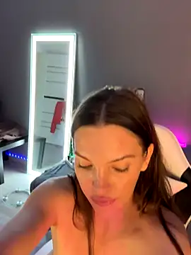 julia fly online show from October 2025 09:54:01 AM
