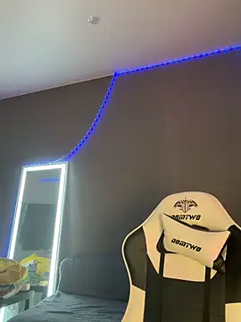 julia fly online show from February 2026 08:37:02 AM