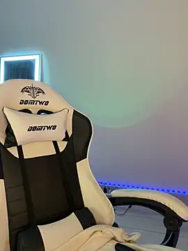 julia fly online show from March 2026 07:41:01 AM