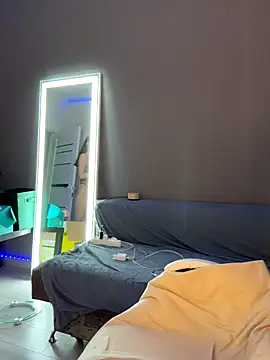 julia fly online show from December 2025 08:49:02 AM