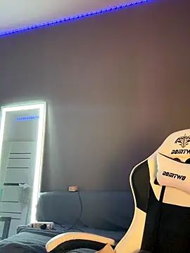 julia fly online show from January 2026 10:31:02 AM