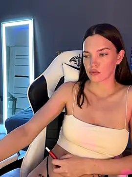julia fly online show from September 2025 09:49:01 AM