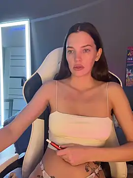 julia fly online show from October 2025 01:34:02 PM