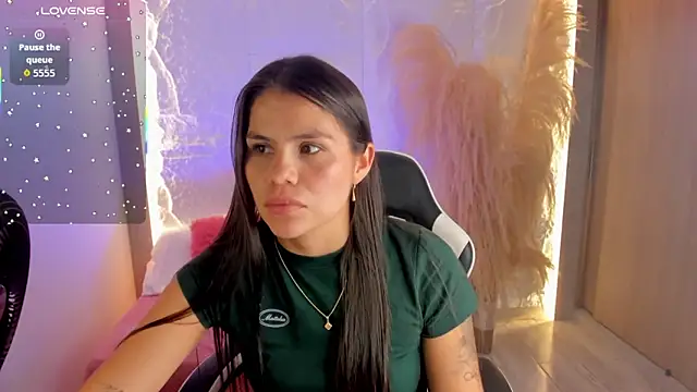 dominique25  online show from April 2026 03:41:01 AM