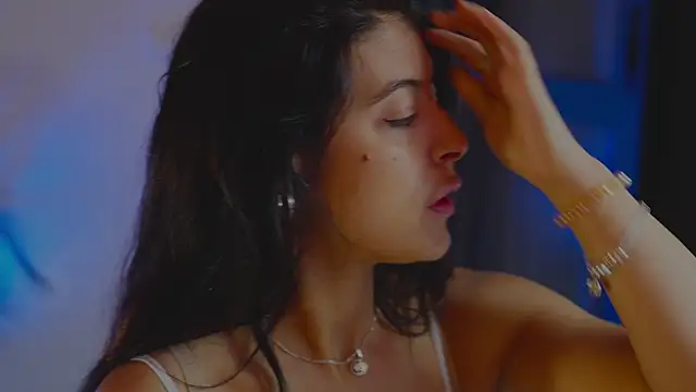 anabelcurvy online show from November 2025 07:06:01 PM