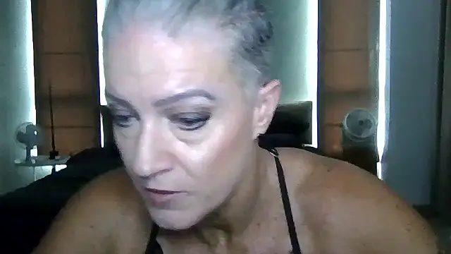 Snapshot of Devon2020 chatting on November 2025 09:03:02 AM Devon2020 online show from November 2025 09:03:02 AM