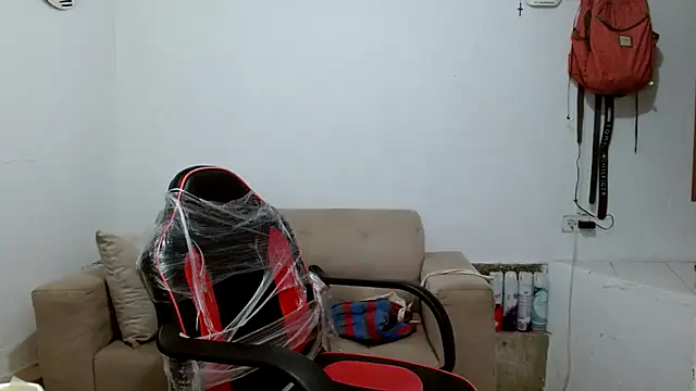 angelamarie1 online show from December 2025 10:41:01 AM