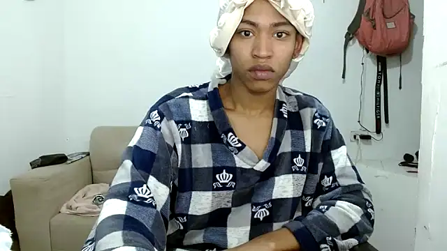 angelamarie1 online show from December 2025 01:21:01 PM