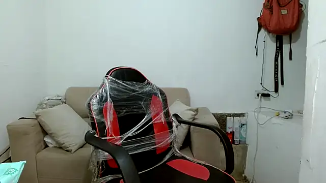 angelamarie1 online show from November 2025 02:06:01 PM