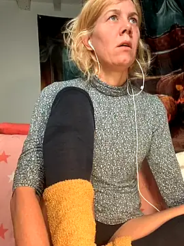 Snapshot of Lola_Belgium chatting on October 2025 05:53:01 AM Lola Belgium online show from October 2025 05:53:01 AM