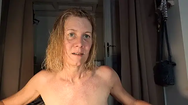 Snapshot of Lola_Belgium chatting on June 2026 01:17:02 PM Lola Belgium online show from June 2026 01:17:02 PM