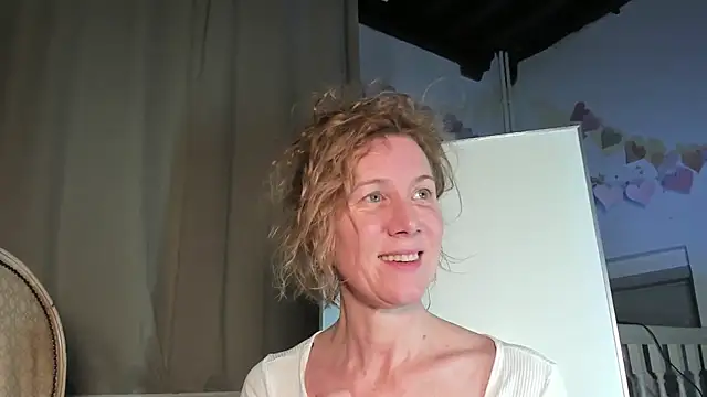 Snapshot of Lola_Belgium chatting on March 2025 05:50:01 PM Lola Belgium online show from March 2025 05:50:01 PM