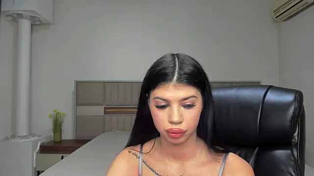 Sierra Halle online show from November 2025 10:10:01 PM