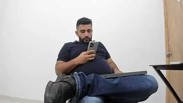 Snapshot of isearchcompany chatting on October 2025 01:04:01 AM isearchcompany online show from October 2025 01:04:01 AM