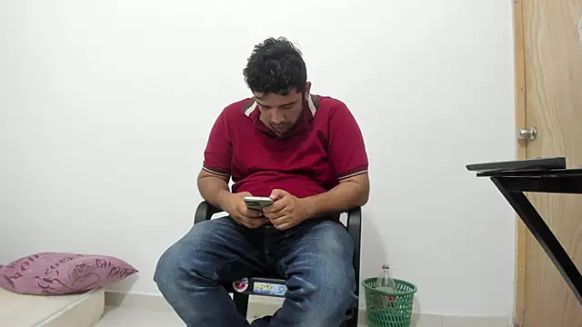 Snapshot of isearchcompany chatting on December 2025 12:37:01 PM isearchcompany online show from December 2025 12:37:01 PM