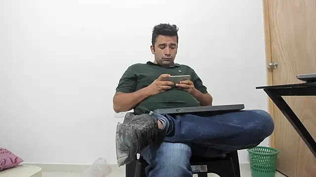 Snapshot of isearchcompany chatting on November 2025 01:17:02 AM isearchcompany online show from November 2025 01:17:02 AM