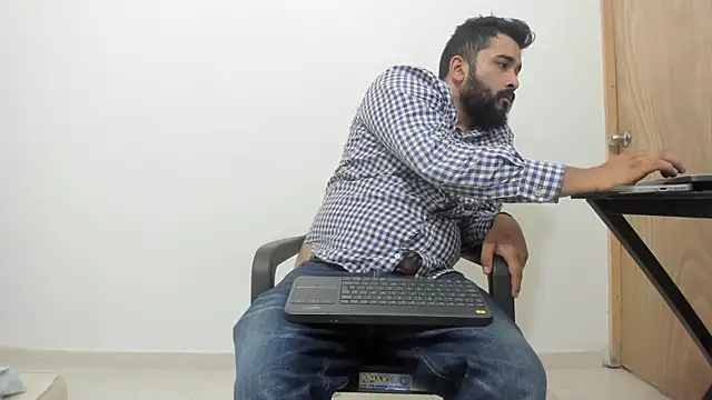 Snapshot of isearchcompany chatting on November 2025 08:09:02 PM isearchcompany online show from November 2025 08:09:02 PM