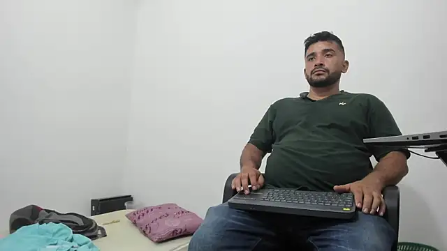 Snapshot of isearchcompany chatting on December 2025 01:21:02 AM isearchcompany online show from December 2025 01:21:02 AM