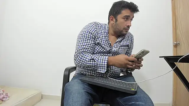 Snapshot of isearchcompany chatting on December 2025 02:00:01 AM isearchcompany online show from December 2025 02:00:01 AM