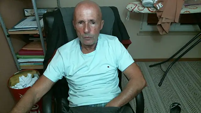 olibrius71 online show from November 2025 05:38:01 PM