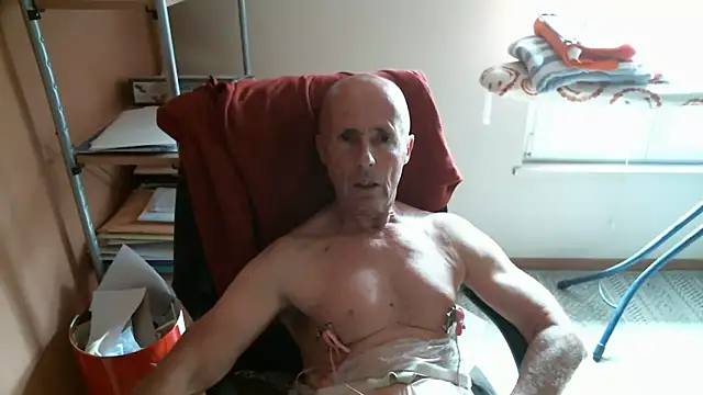 Snapshot of olibrius71 chatting on April 2026 02:24:01 PM olibrius71 online show from April 2026 02:24:01 PM