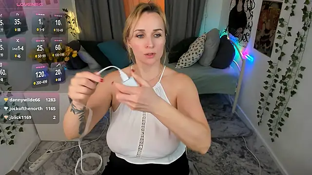 Karinella x online show from March 2025 03:56:01 AM