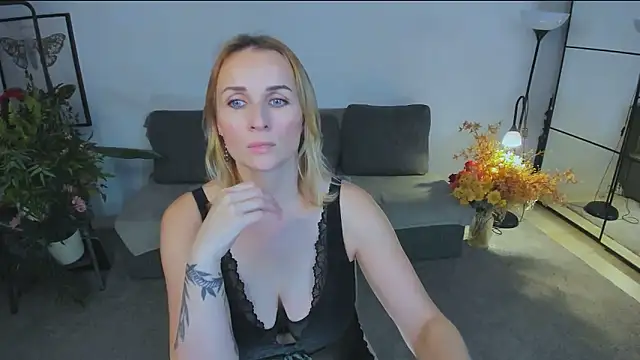 Karinella x online show from November 2025 09:19:02 PM