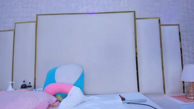 paola rodriguez online show from November 2025 12:05:01 PM