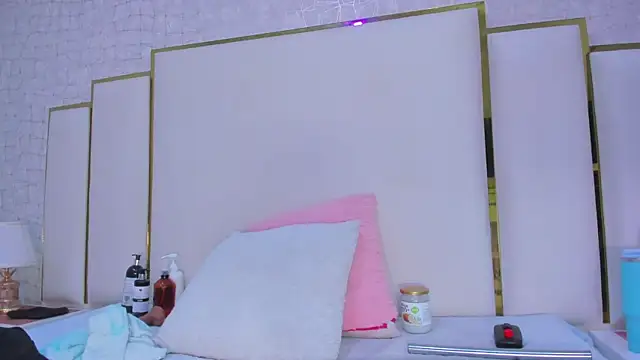 paola rodriguez online show from October 2025 11:33:02 AM