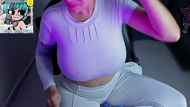 Snapshot of Roxy_clark chatting on November 2025 07:56:01 AM Roxy clark online show from November 2025 07:56:01 AM