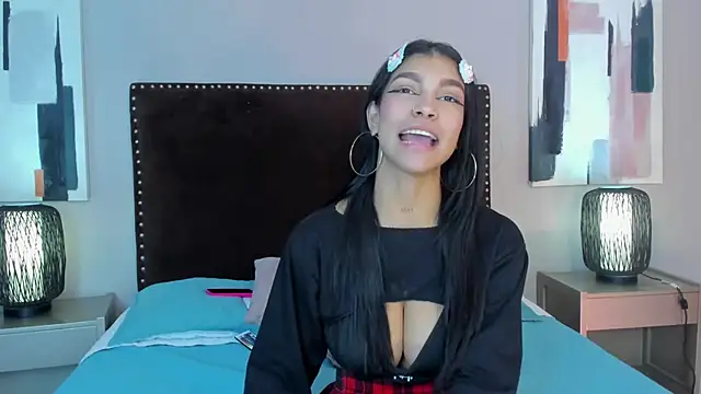 LauraAristizabal online show from March 2025 04:20:01 PM