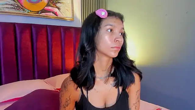 LauraAristizabal online show from November 2025 12:27:01 PM