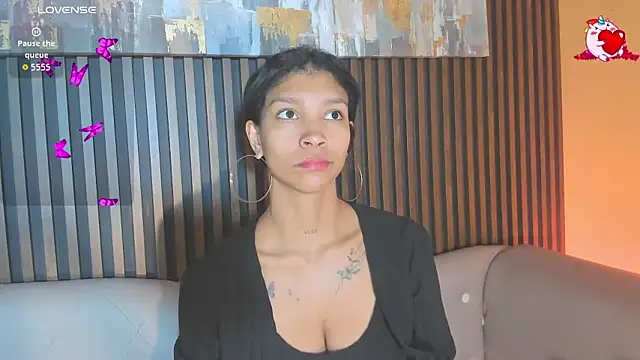 LauraAristizabal online show from October 2025 11:24:02 AM