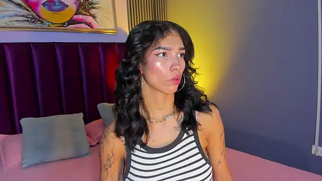 LauraAristizabal online show from April 2026 12:01:02 PM