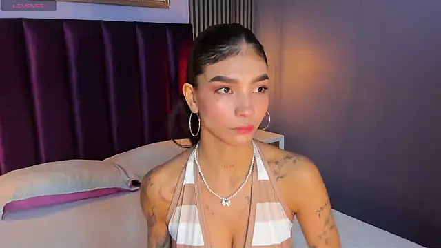 Snapshot of LauraAristizabal chatting on May 2026 11:46:02 AM LauraAristizabal online show from May 2026 11:46:02 AM