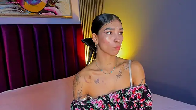 LauraAristizabal online show from April 2026 12:43:01 PM