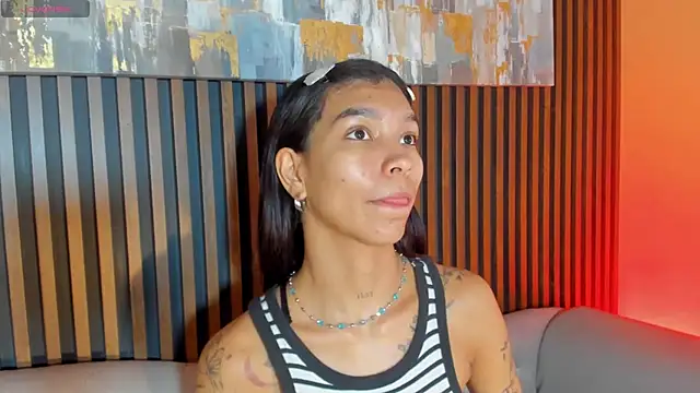 LauraAristizabal online show from December 2025 12:51:02 PM