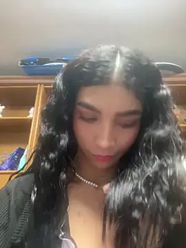 Snapshot of LauraAristizabal chatting on May 2026 11:26:02 AM LauraAristizabal online show from May 2026 11:26:02 AM