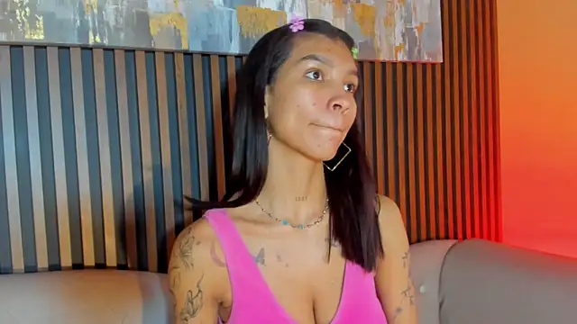 LauraAristizabal online show from December 2025 12:43:02 PM