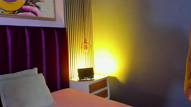 LauraAristizabal online show from April 2026 12:07:01 AM