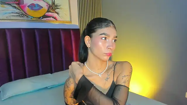 Snapshot of LauraAristizabal chatting on May 2026 11:47:02 AM LauraAristizabal online show from May 2026 11:47:02 AM